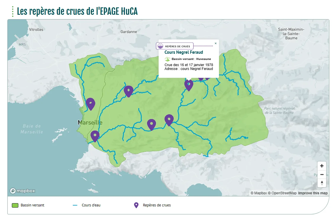 Carte avec une fenêtre popup ouverte sur un repère de crue : catégorie, titre, bassin versant et date de la crue